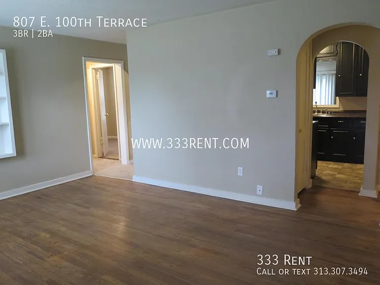 807 E 100th Ter — Photo 4