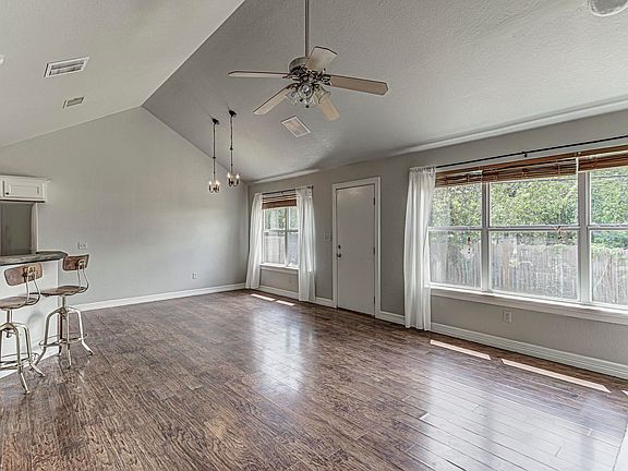 3rd image of 724 Cypress LN