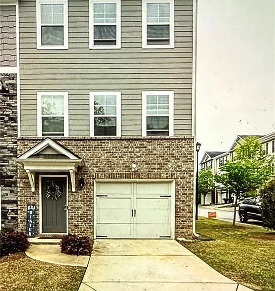 900 Society Cir SW — Photo 1