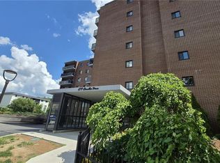 279 Chandler Dr #706, Kitchener, ON N2E1X6