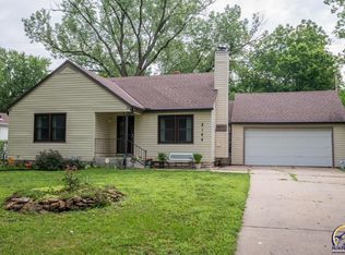 2144 SW Indian Trl, Topeka, KS 66614