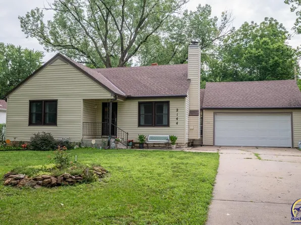 2144 SW Indian Trl, Topeka, KS 66614
