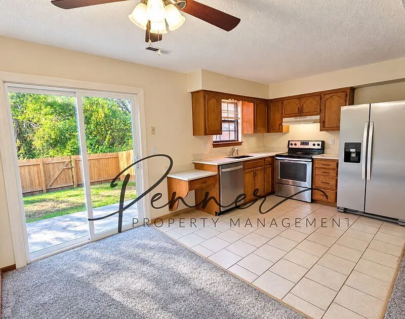 2 bed, 1.5 bath, 1130 sqft, $1,395 — Photo 3