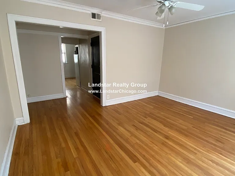 1967 W Foster Ave #3 — Photo 2