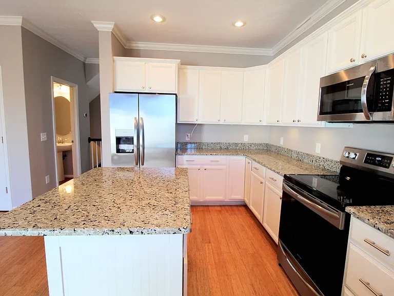 2189 Deyerle Ave — Photo 12