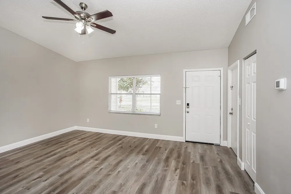3 bed, 2.0 bath, 1167 sqft, $2,545 — Photo 3