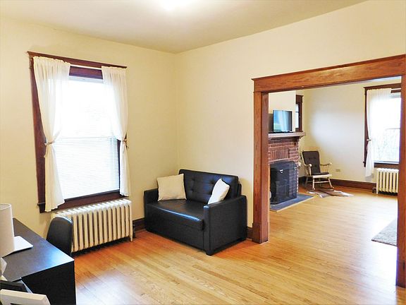 5th image of 1909 Jefferson Park Ave Unit 4