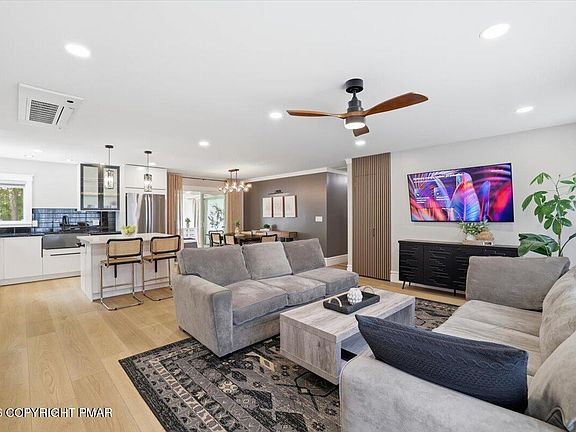 4th image of 2039 Candlewood Ln