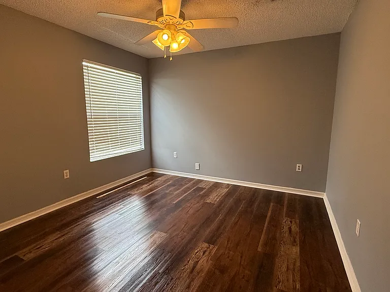 554 Bristol Cir — Photo 34