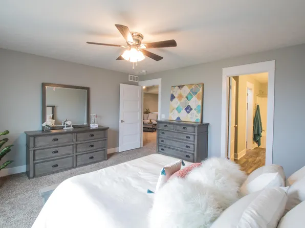 9330 S 74th St, Lincoln, NE 68516