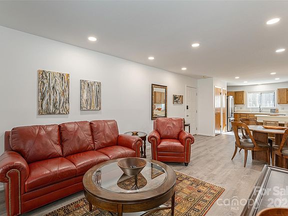 3rd image of 49 Lake Dr APT M3