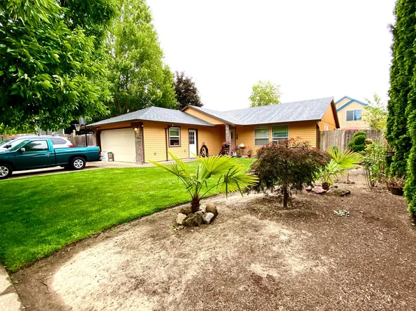 740 SW Sitka Dr, McMinnville, OR 97128