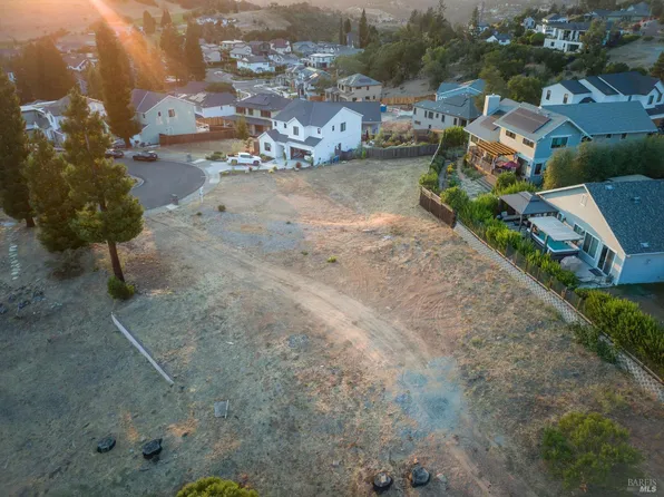 1935 Lyon Court, Santa Rosa, CA 95403