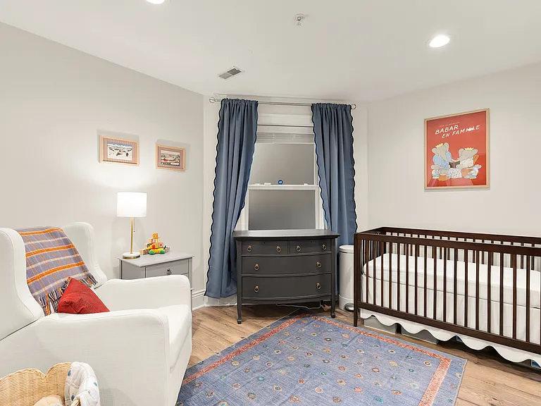 1354 Kenyon St NW — Photo 10