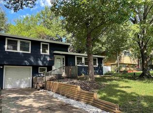 3708 SW Twilight Dr, Topeka, KS 66614