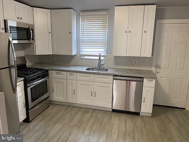 2037 McClellan St — Photo 3