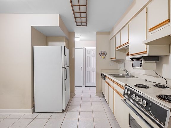 4th image of 1605 E Central Rd Unit 106A