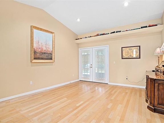 3rd image of 1066 Corkwood Dr