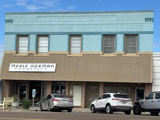 428 S Commercial St