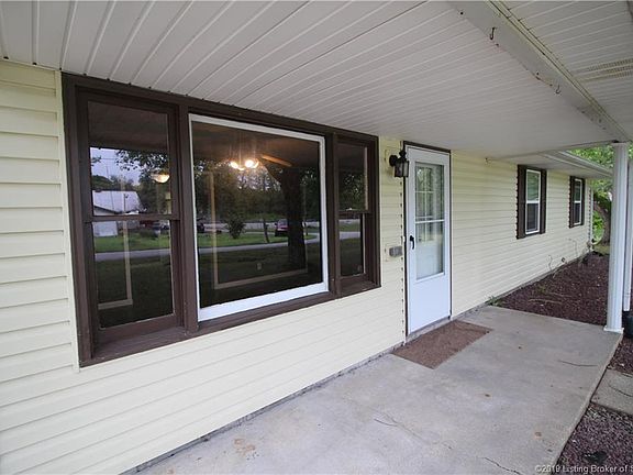 3rd image of 22804 East St