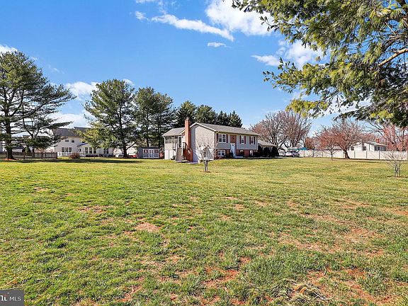 3rd image of 5709 Adamstown Rd