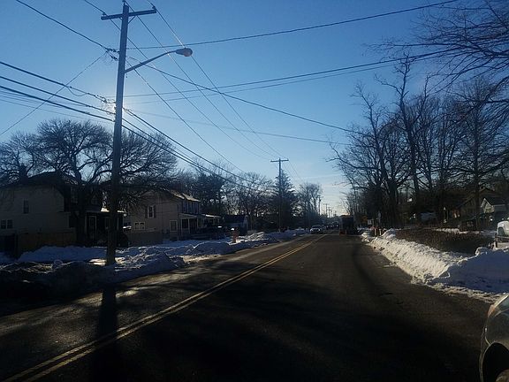 4th image of 1050 Waverly Ave