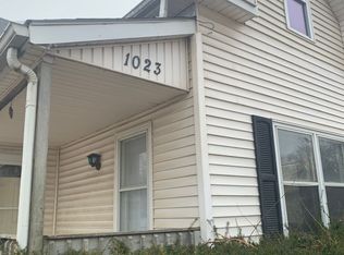 1023 W 5th St, Waterloo, IA 50702