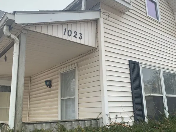 1023 W 5th St, Waterloo, IA 50702