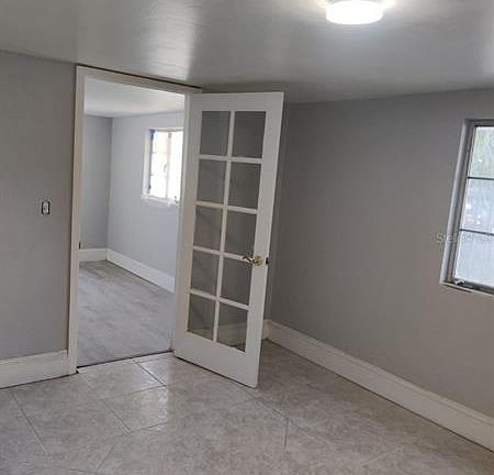 5th image of 295 S Carpenter Ave #1