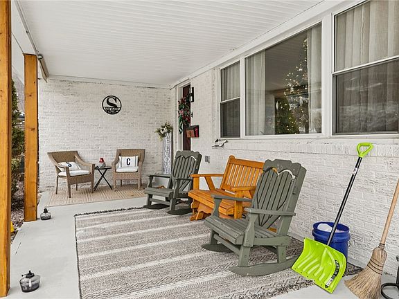 4th image of 701 Smiley St