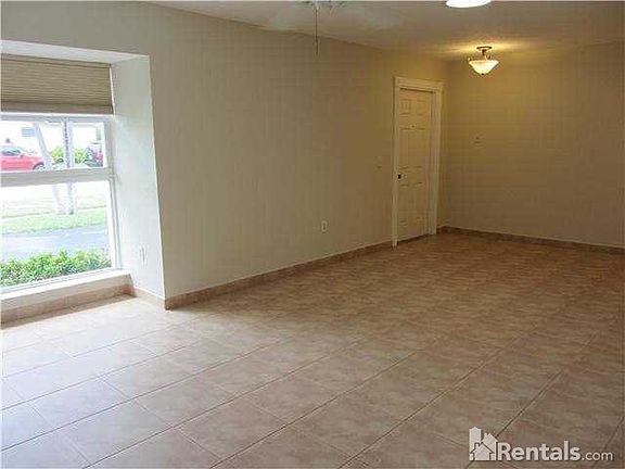 5th image of 2630 NW 105th Ln