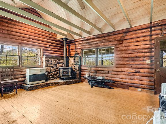 9th image of 770 Echo Hill Dr