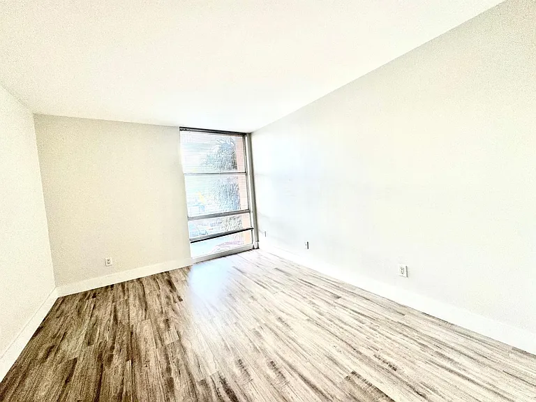 210 172nd St #206 — Photo 12