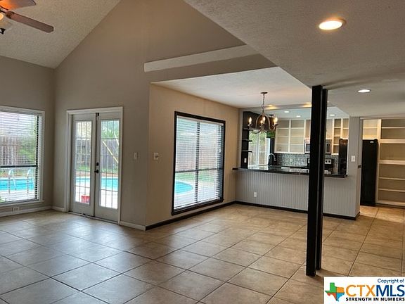 3rd image of 302 Magdalena Dr