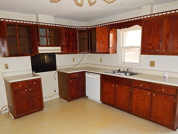 5th image of 130 Gowen Dr