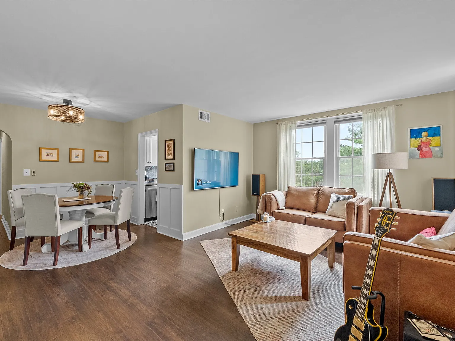 2 bed, 1.0 bath, 868 sqft, $2,400 — Photo 2