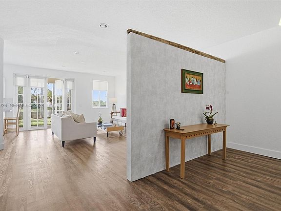 4th image of 1326 Canary Island Dr