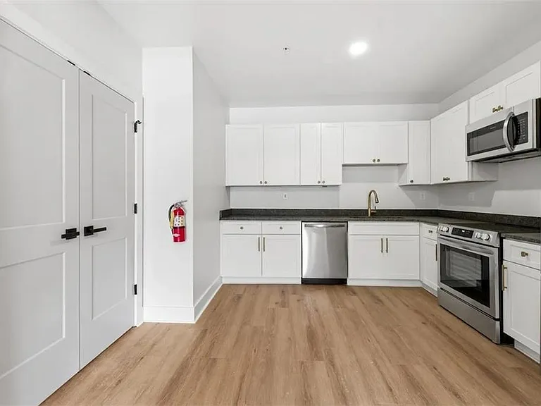 320 Shoal Creek Rd #101 — Photo 2