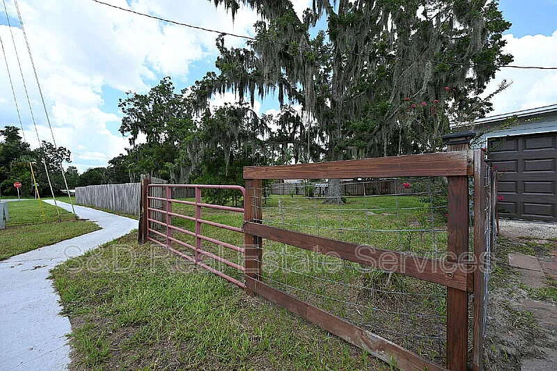 3 bed, 1.0 bath, 1240 sqft, $1,800 — Photo 4
