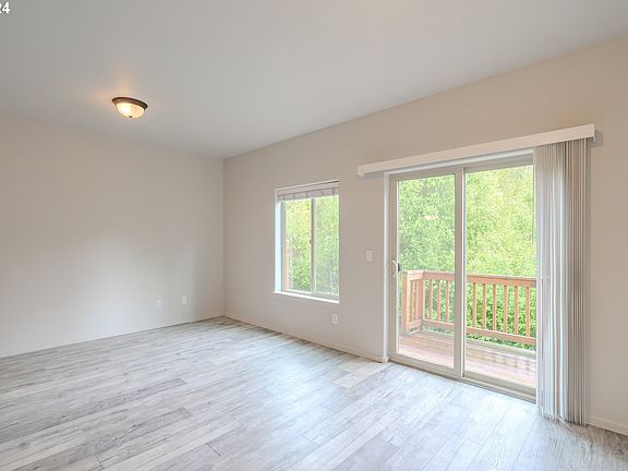 5th image of 1422 NE 83rd Dr