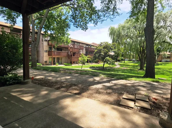 2205 Arbor Cir APT 8, Downers Grove, IL 60515