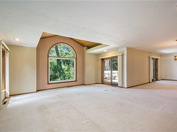 4th image of 20957 River Brook Ln