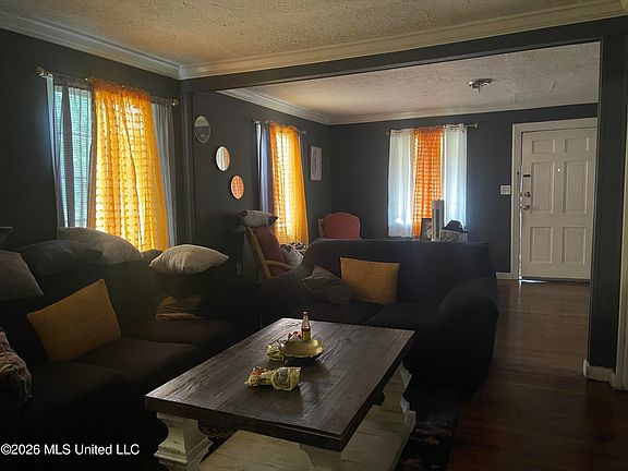 2nd image of 825 Combs St