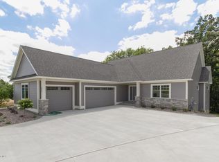 2498 Woodstone Ln SW, Rochester, MN 55902