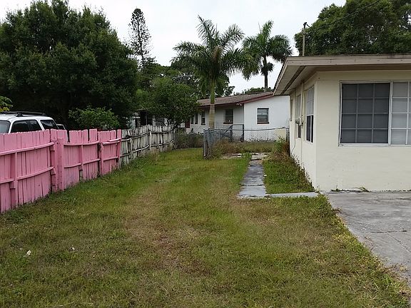 3rd image of 4200 Woodside Ave