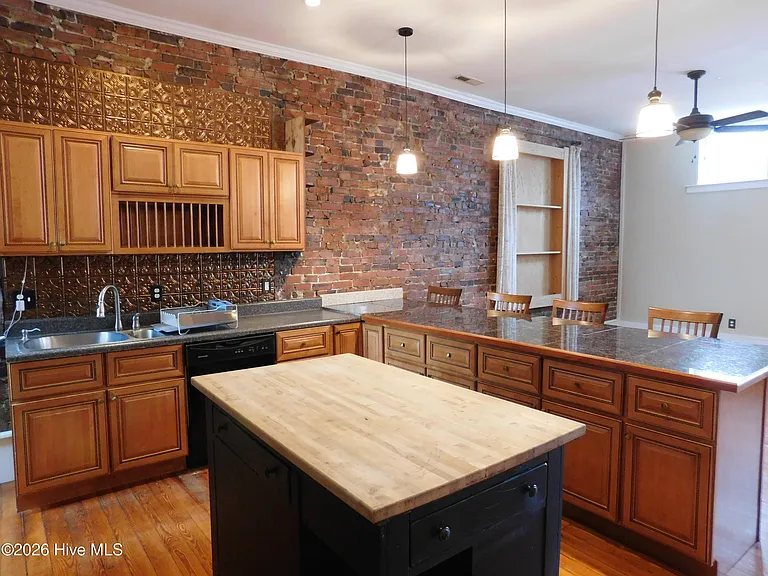 216 Middle St #B — Photo 32