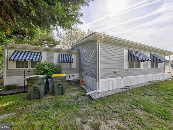 4th image of 23042 Prince George Dr