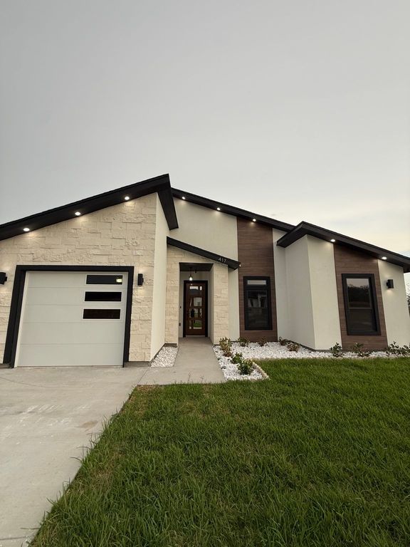 417 Freedom Way - Property Image