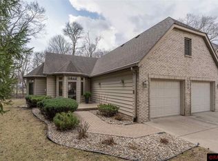 1503 Pleasant View Dr, North Mankato, MN 56003