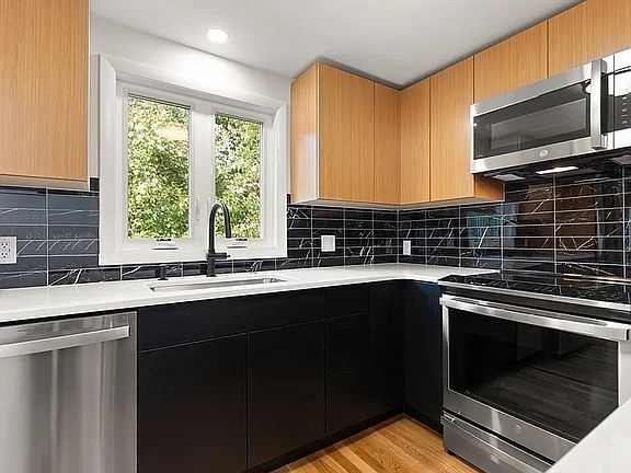 3rd image of 19 Selwyn Rd